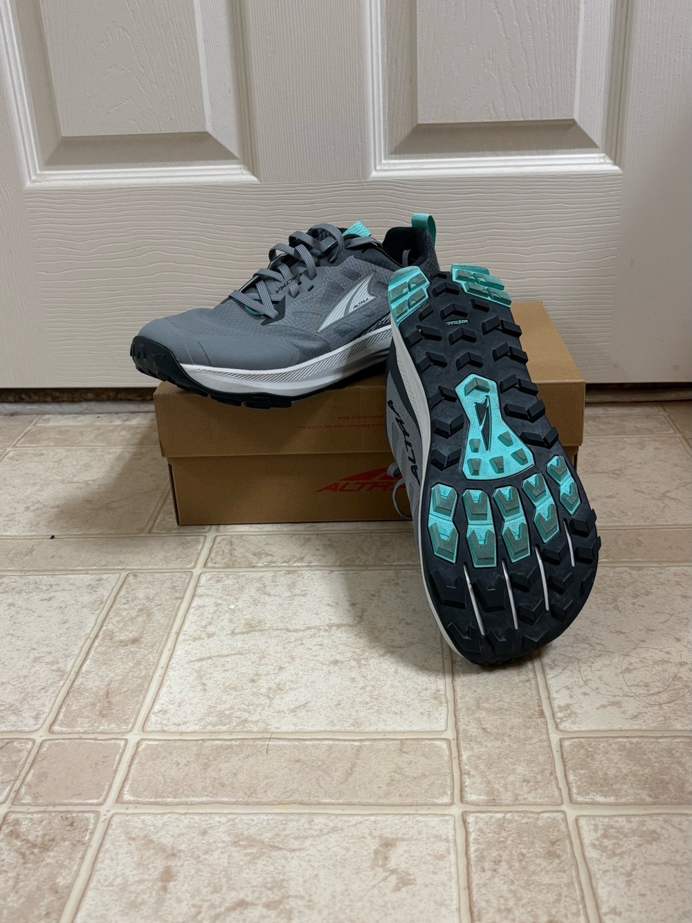 Altra Women’s Lone Peak 9 Trail Runner’s size 8 - Picture 7 of 12